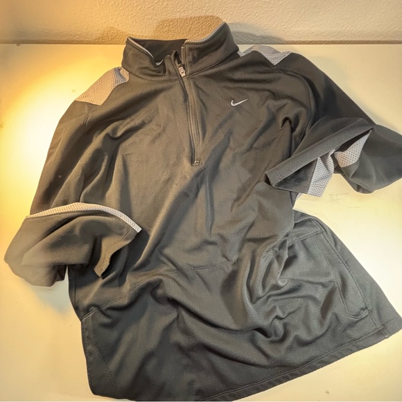 Nike Sphere-Dry Performance Jacket - Black and Gray - Picture 1 of 6